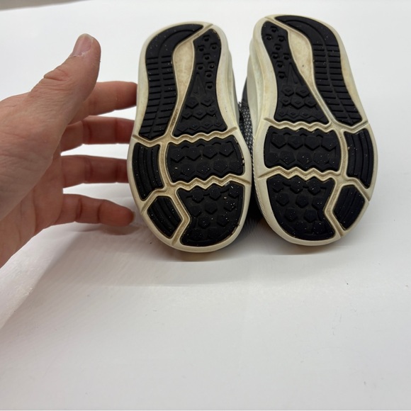 Nike Kids Gray Sneakers - Picture 4 of 5